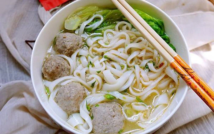 Meatball pho